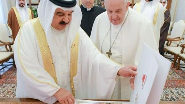 البابا فرنسيس يلتقي ملك البحرين في الفاتيكان