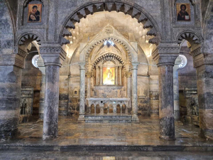 كنيسة مار توما في الموصل... منارة لم يستطع داعش إطفاء وهجها